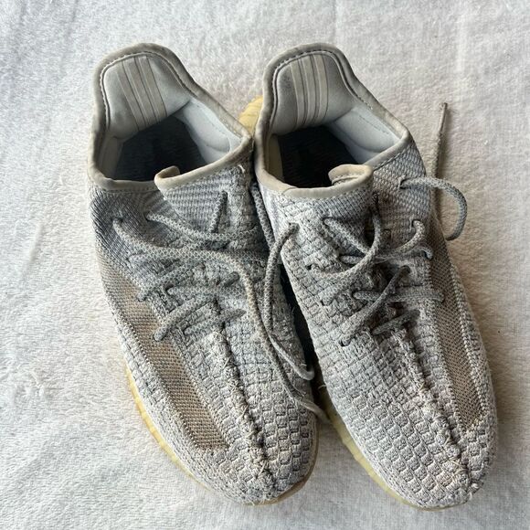 Kids Yeezy  size 3 - Picture 1 of 7